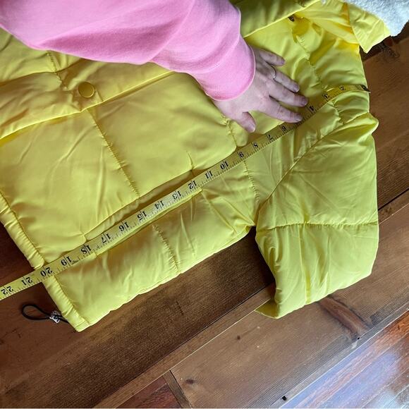 Urban Outfitters Neon Puffer Yellow Jacket Sherpa Lining NWT - Picture 5 of 8